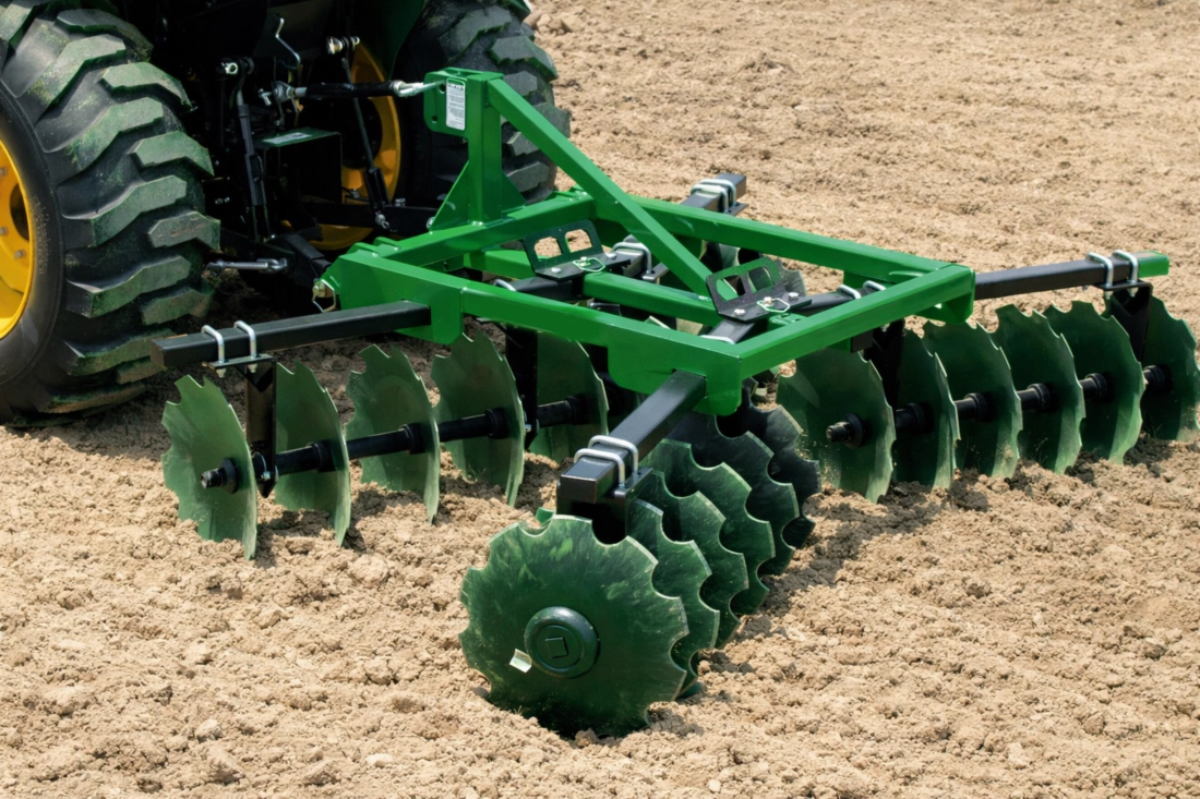 Welded Carbon Steel Lift Cylinder Operating on Turf Management Equipment